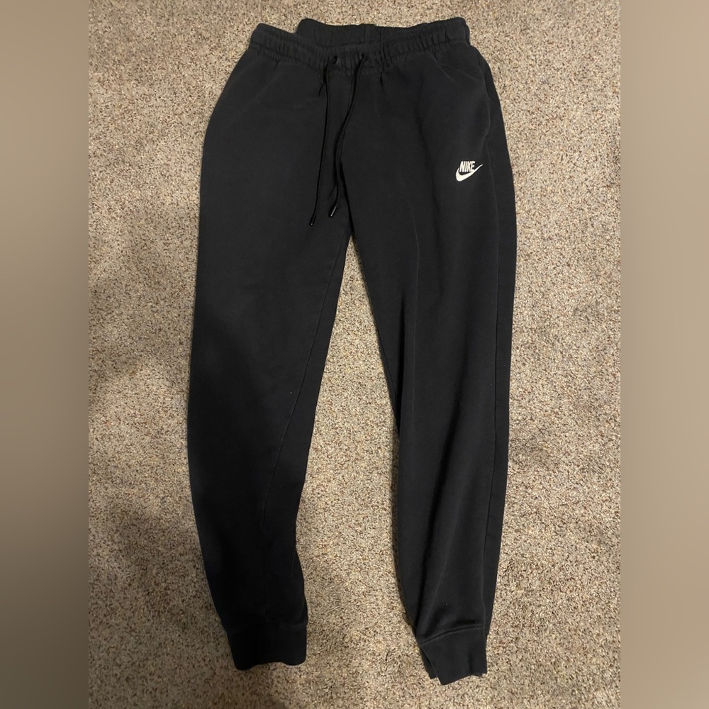 Women’s M Black Nike Joggers